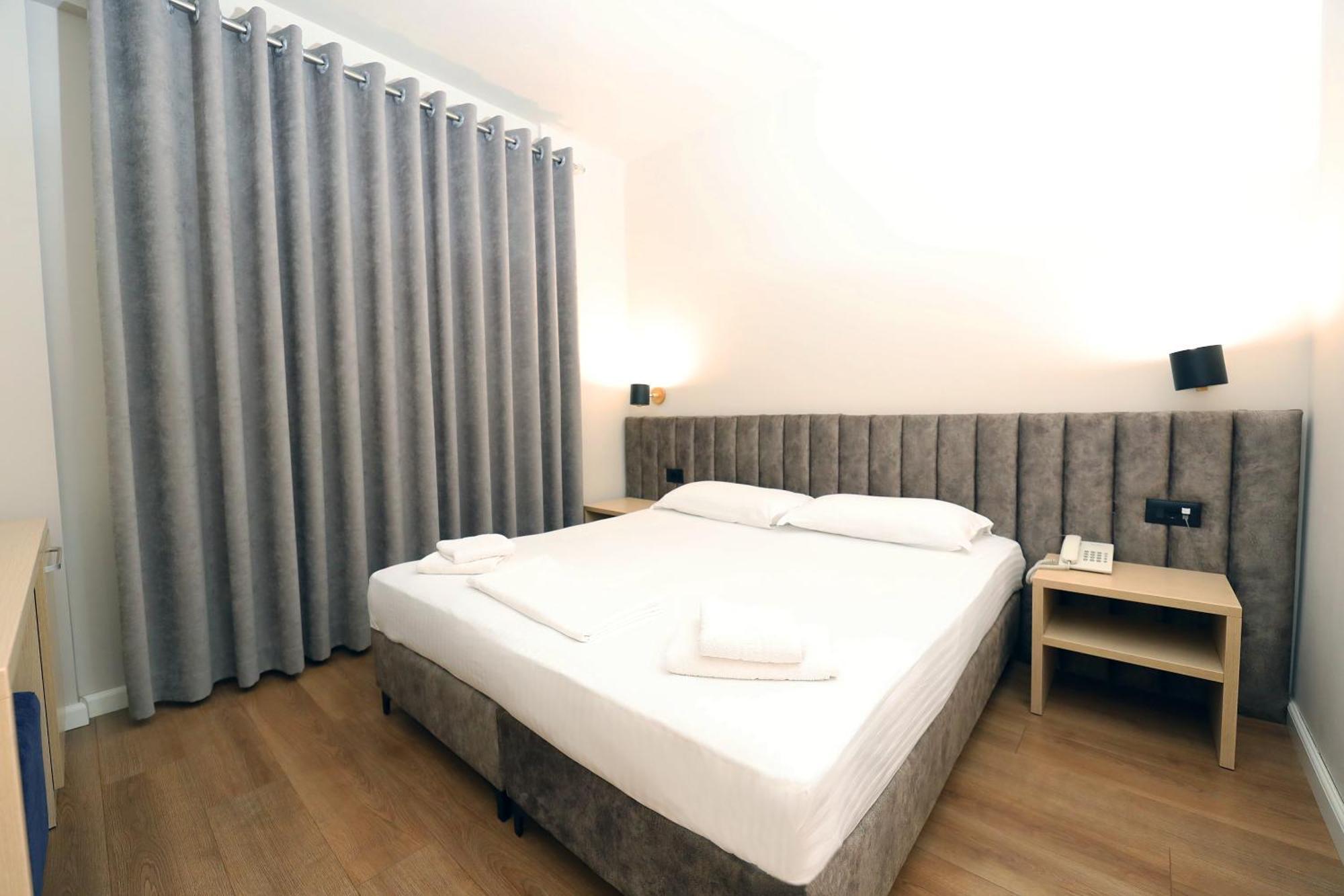 Hotel Libertas Vlorë Exteriér fotografie